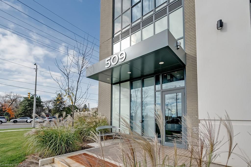 415-509 Dundas Street W, Oakville, ON - Outdoor