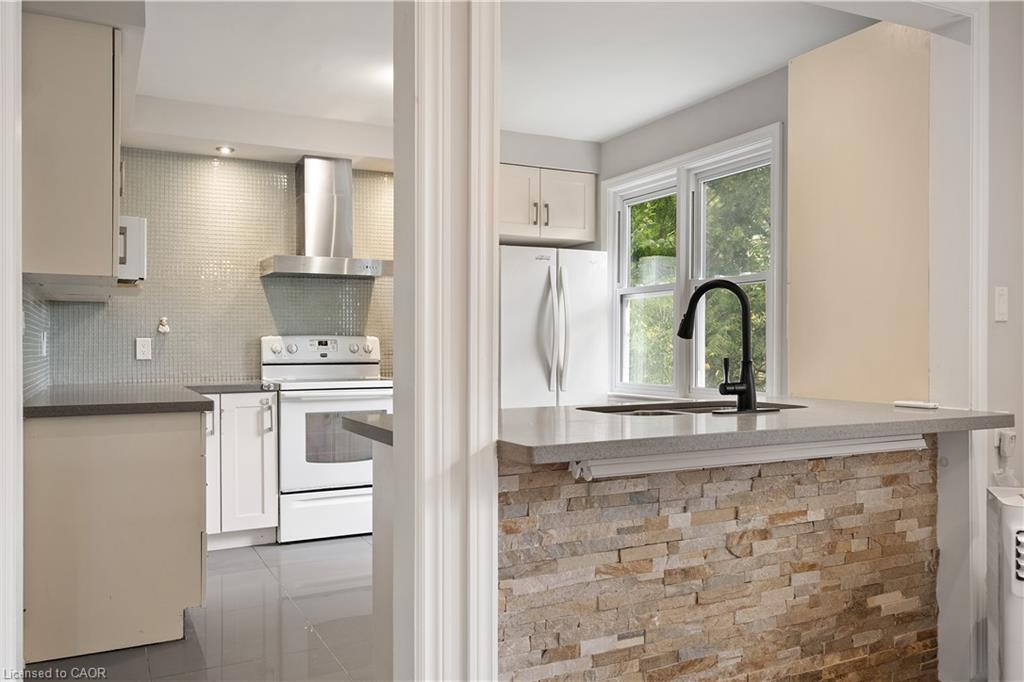 69 Hillview Road, St. Catharines, ON - Indoor Photo Showing Kitchen