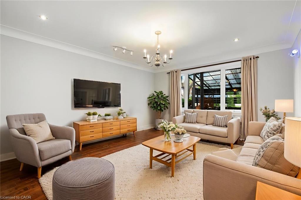 69 Hillview Road, St. Catharines, ON - Indoor Photo Showing Living Room