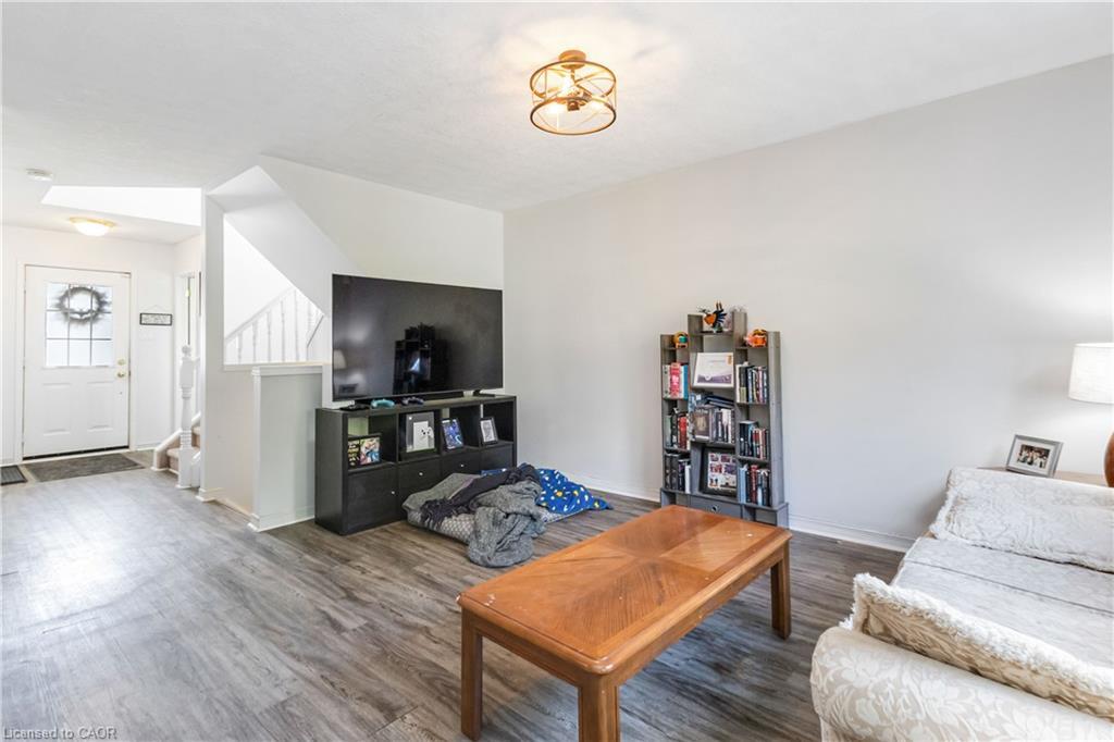 21 Axford Parkway, St. Thomas, ON - Indoor Photo Showing Living Room