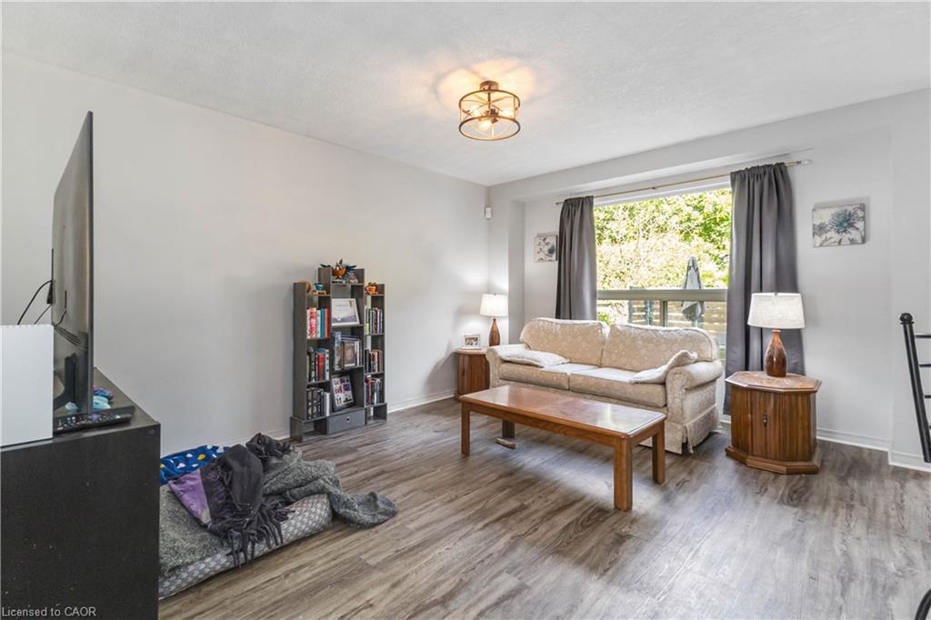 21 Axford Parkway, St. Thomas, ON - Indoor Photo Showing Living Room