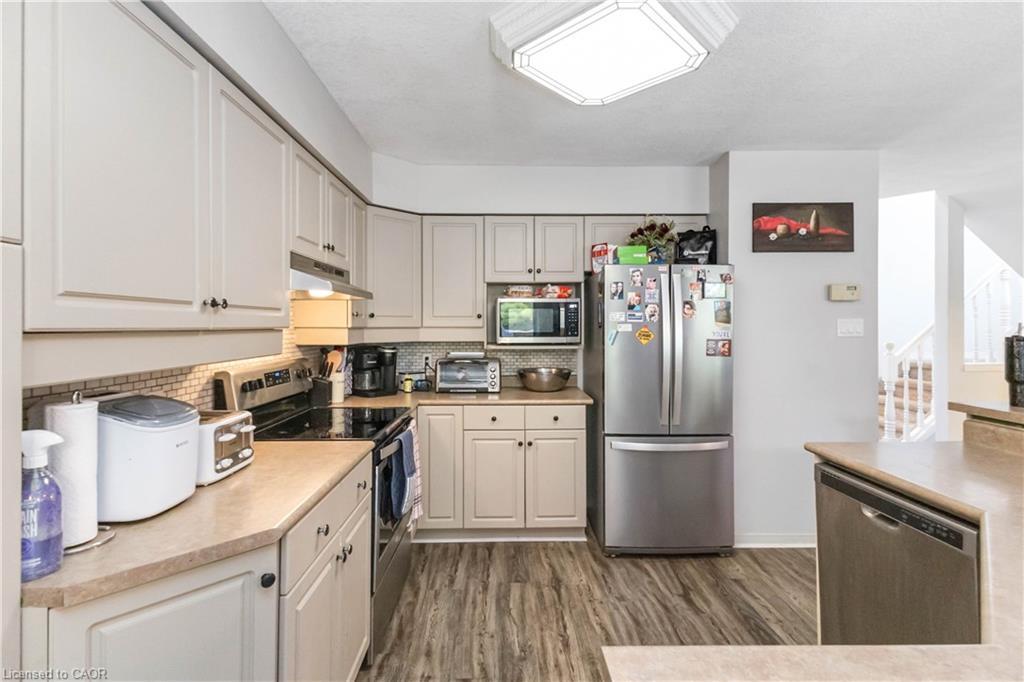 21 Axford Parkway, St. Thomas, ON - Indoor Photo Showing Kitchen
