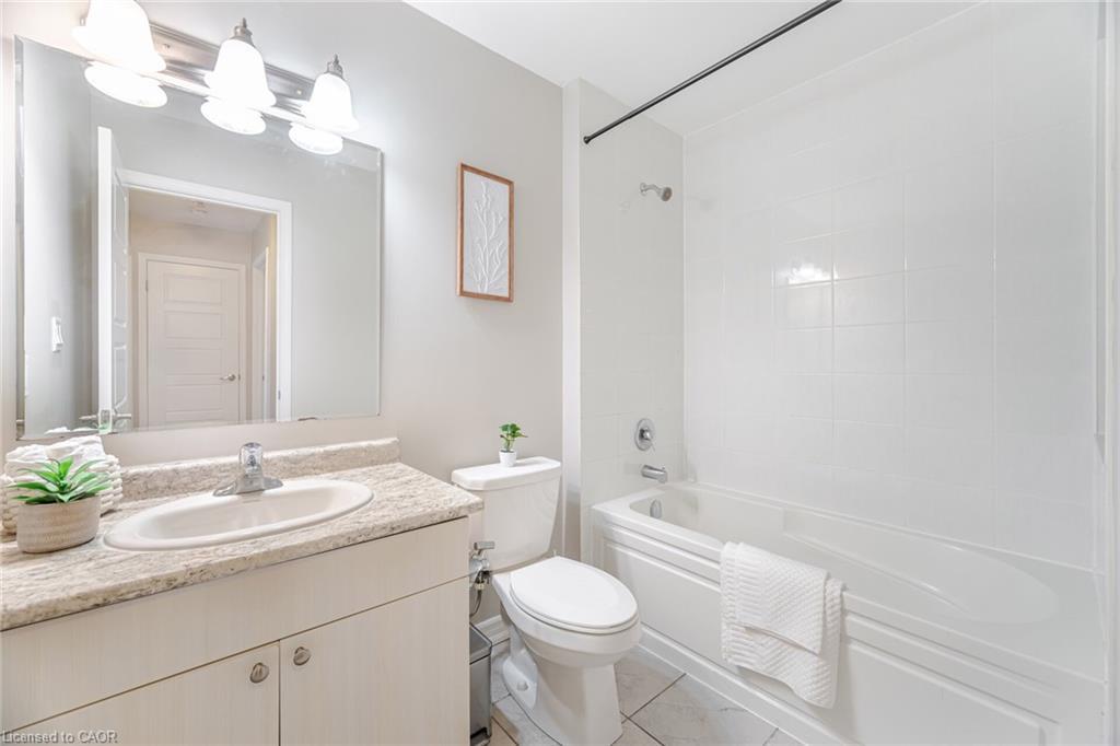 514 Goldenrod Lane, Kitchener, ON - Indoor Photo Showing Bathroom
