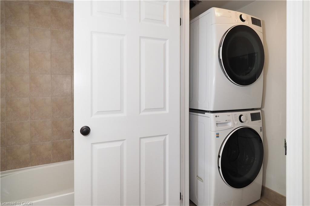 9F-1460 Highland Road W, Kitchener, ON - Indoor Photo Showing Laundry Room