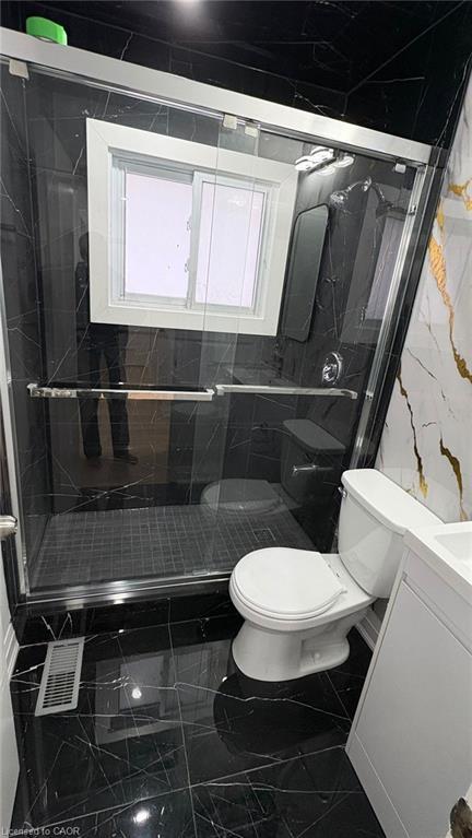 25 Munroe Street, Kitchener, ON - Indoor Photo Showing Bathroom