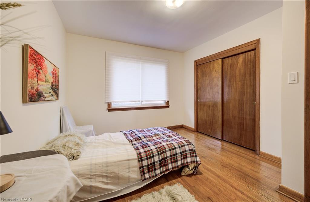 150 Howard Avenue, Hamilton, ON - Indoor Photo Showing Bedroom