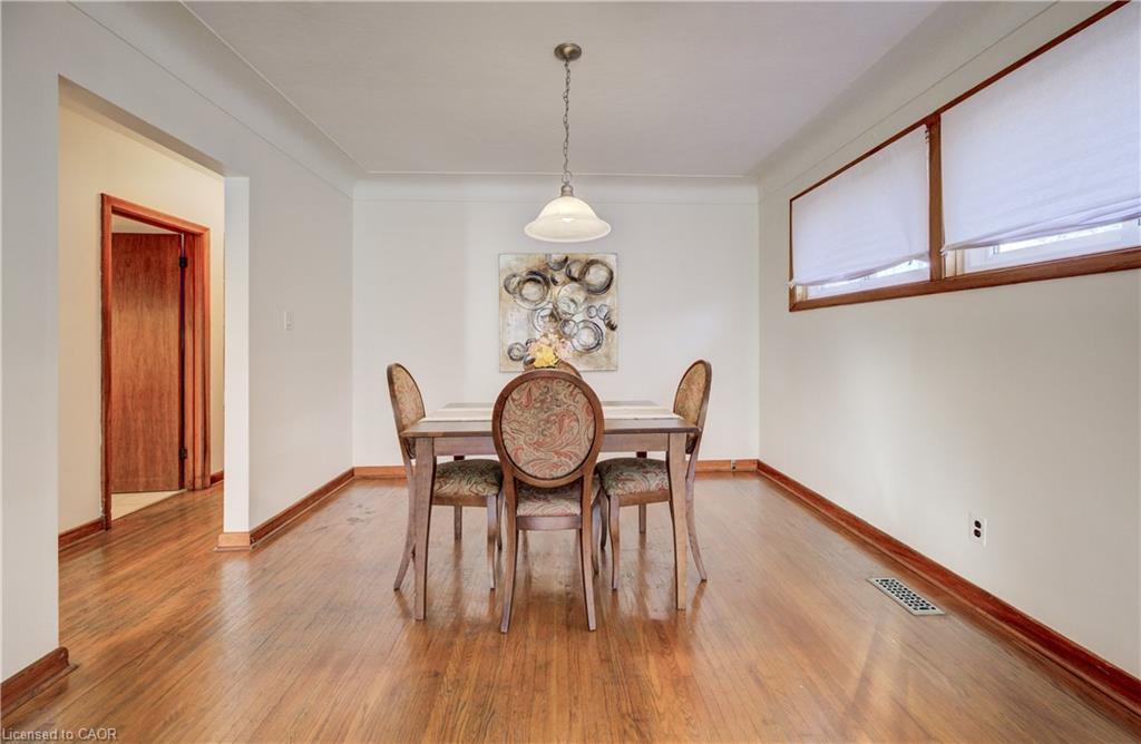 150 Howard Avenue, Hamilton, ON - Indoor Photo Showing Dining Room