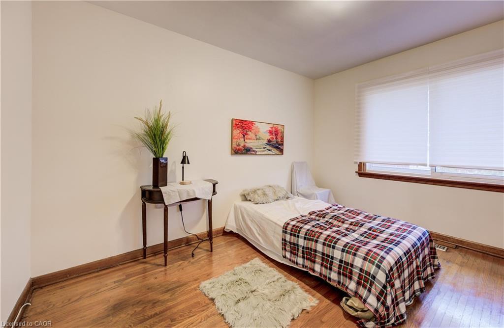 150 Howard Avenue, Hamilton, ON - Indoor Photo Showing Bedroom