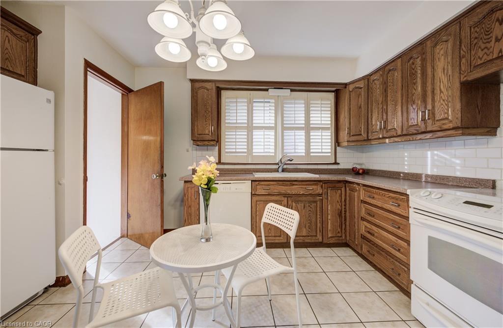 150 Howard Avenue, Hamilton, ON - Indoor Photo Showing Other Room