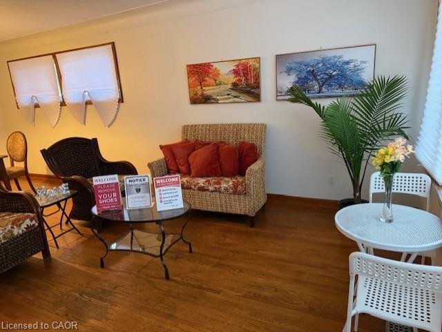 150 Howard Avenue, Hamilton, ON - Indoor Photo Showing Living Room