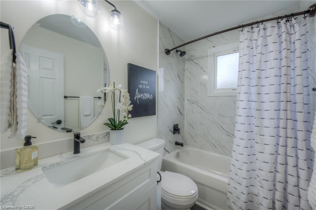 248 Cyrus Street, Cambridge, ON - Indoor Photo Showing Bathroom
