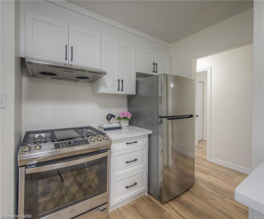 248 Cyrus Street, Cambridge, ON - Indoor Photo Showing Kitchen