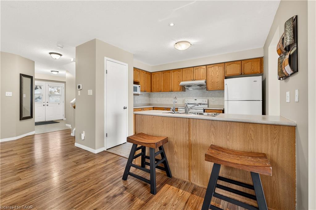 775 Karlsfeld Road, Waterloo, ON - Indoor Photo Showing Kitchen