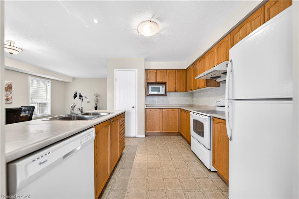 775 Karlsfeld Road, Waterloo, ON - Indoor Photo Showing Kitchen With Double Sink