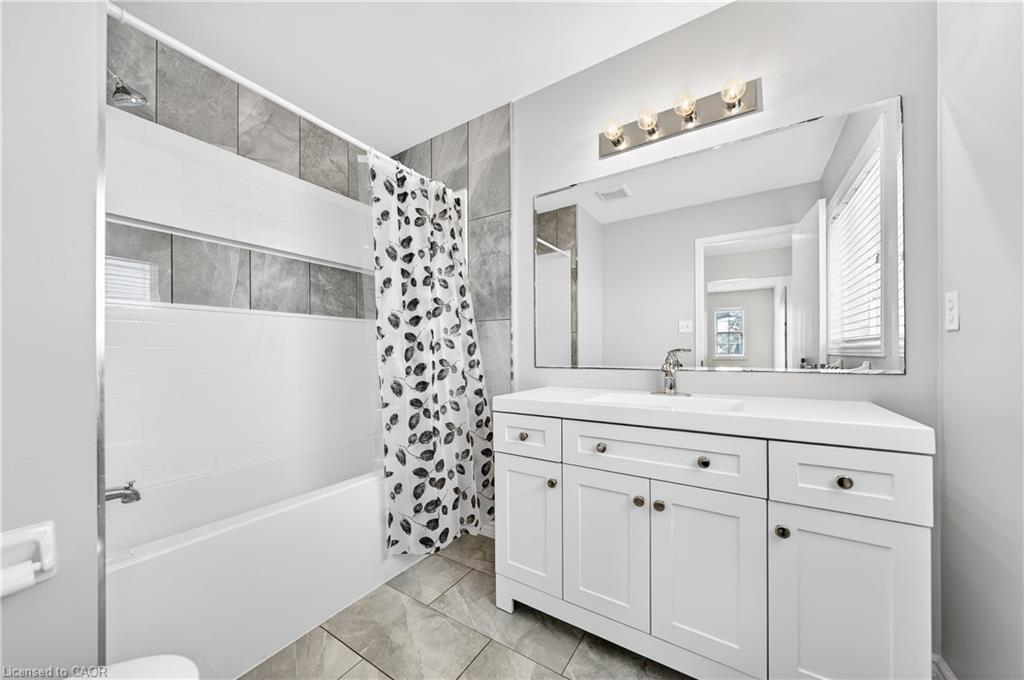 775 Karlsfeld Road, Waterloo, ON - Indoor Photo Showing Bathroom