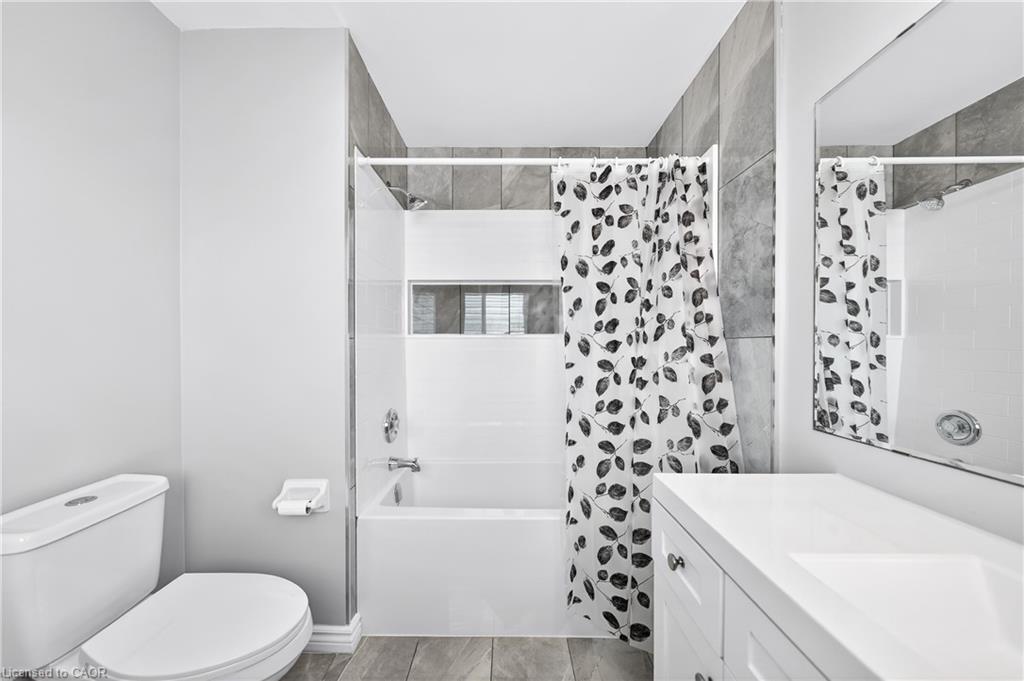 775 Karlsfeld Road, Waterloo, ON - Indoor Photo Showing Bathroom