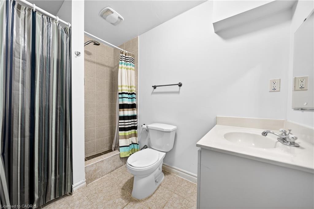 775 Karlsfeld Road, Waterloo, ON - Indoor Photo Showing Bathroom