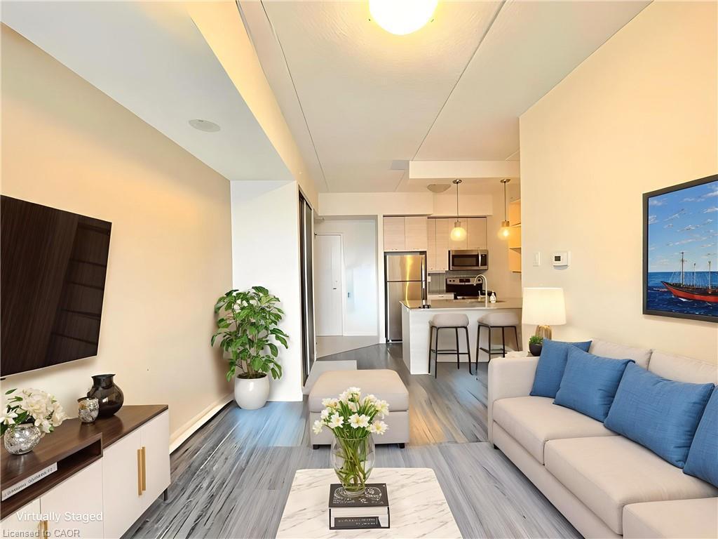 1903-318 Spruce Street, Waterloo, ON - Indoor Photo Showing Living Room