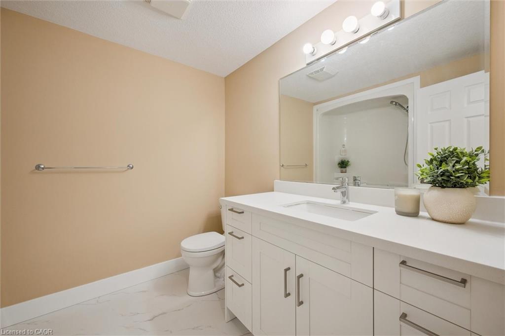 298 Sophia Crescent, Kitchener, ON - Indoor Photo Showing Bathroom