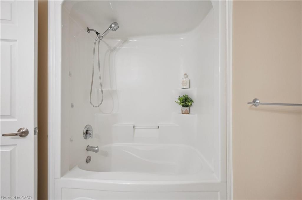 298 Sophia Crescent, Kitchener, ON - Indoor Photo Showing Bathroom