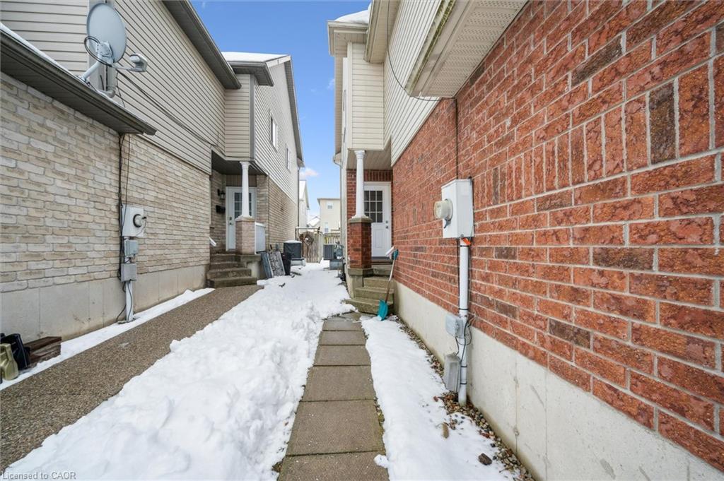 298 Sophia Crescent, Kitchener, ON - Outdoor