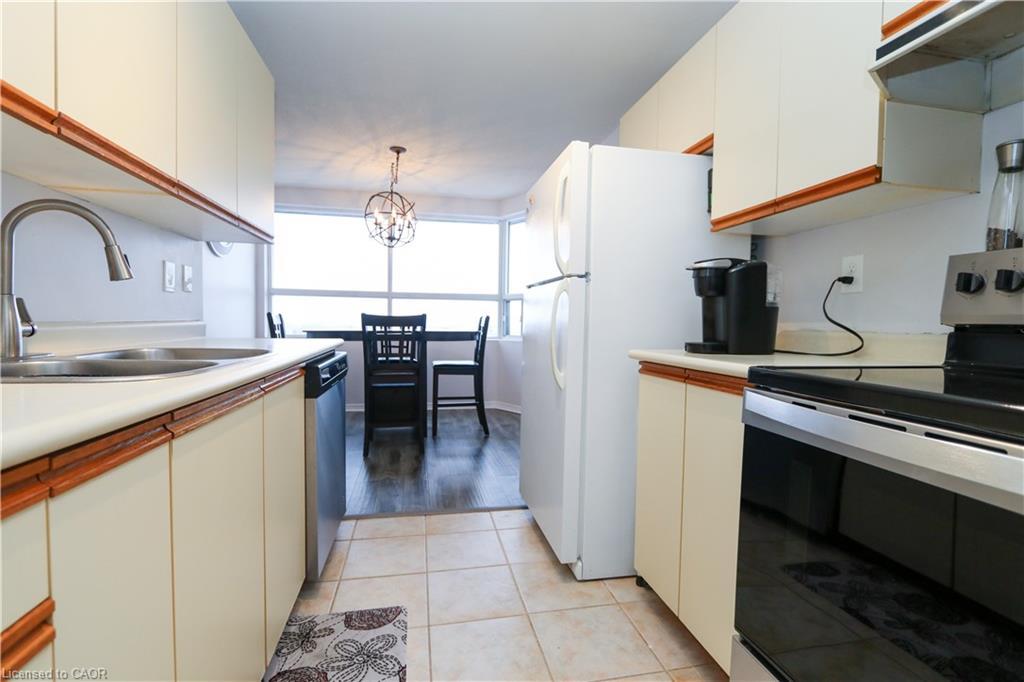919-200 Jamieson Parkway, Cambridge, ON - Indoor Photo Showing Kitchen