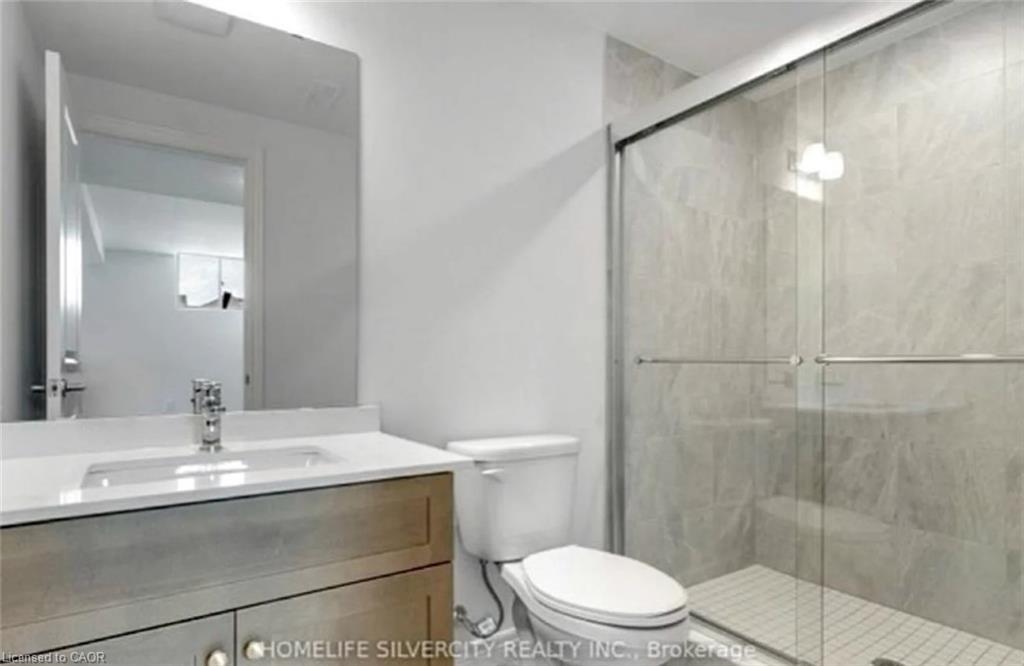 Lower-23 Holder Drive, Brantford, ON - Indoor Photo Showing Bathroom