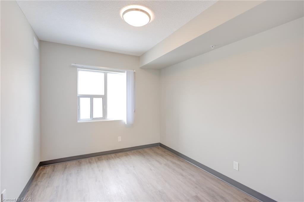 911-595 Strasburg Road, Kitchener, ON - Indoor Photo Showing Other Room