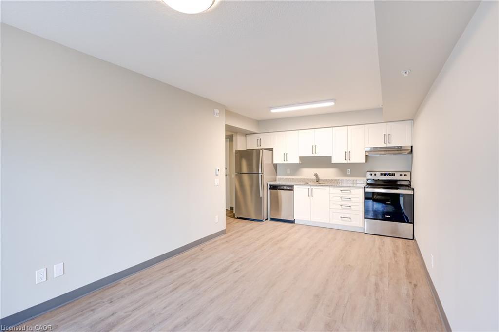911-595 Strasburg Road, Kitchener, ON - Indoor Photo Showing Kitchen