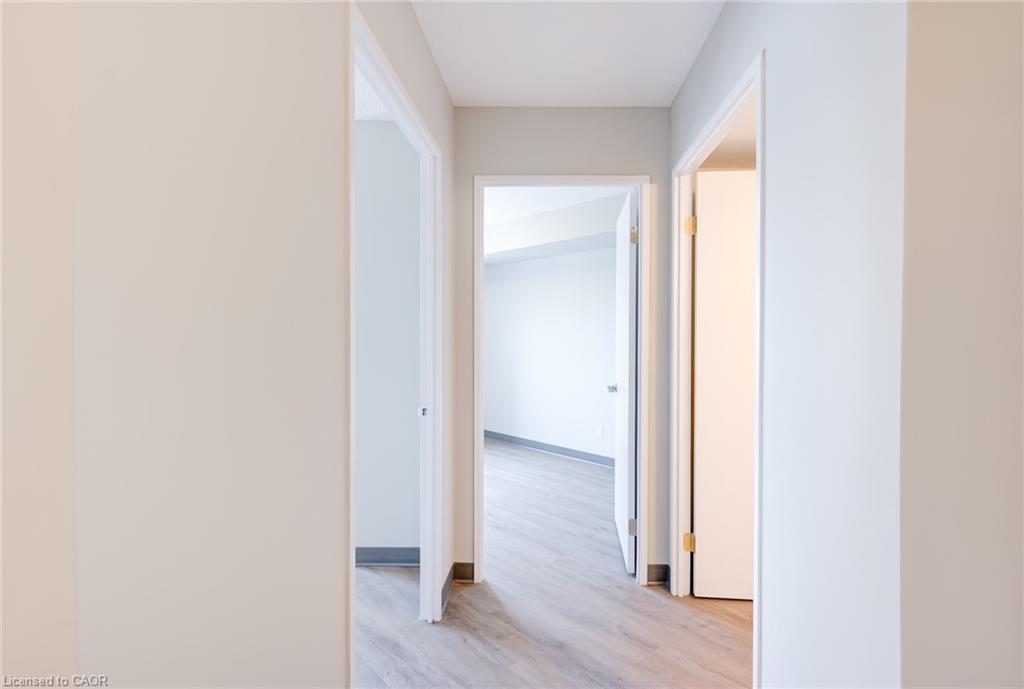 911-595 Strasburg Road, Kitchener, ON - Indoor Photo Showing Other Room