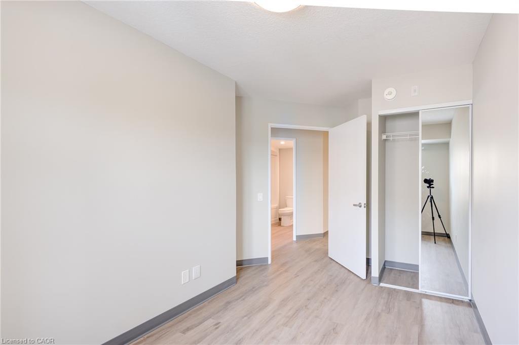 911-595 Strasburg Road, Kitchener, ON - Indoor Photo Showing Other Room