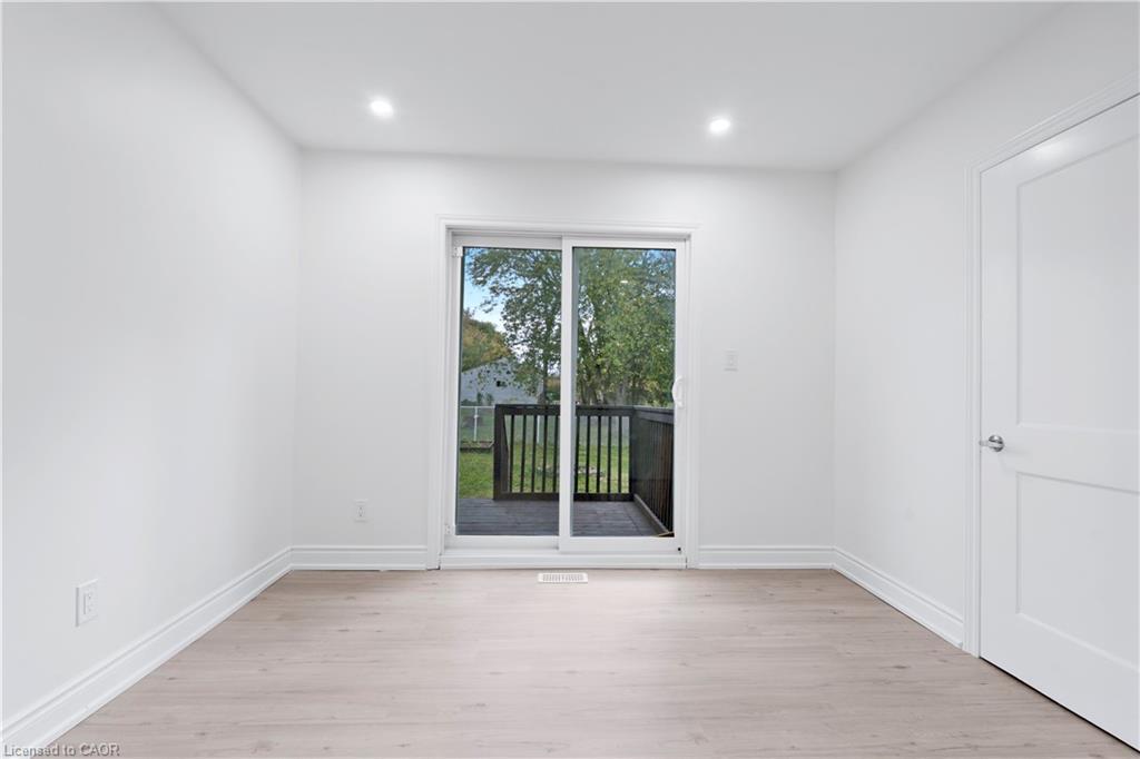 Upper-210 Mackan Street, Thorold, ON - Indoor Photo Showing Other Room