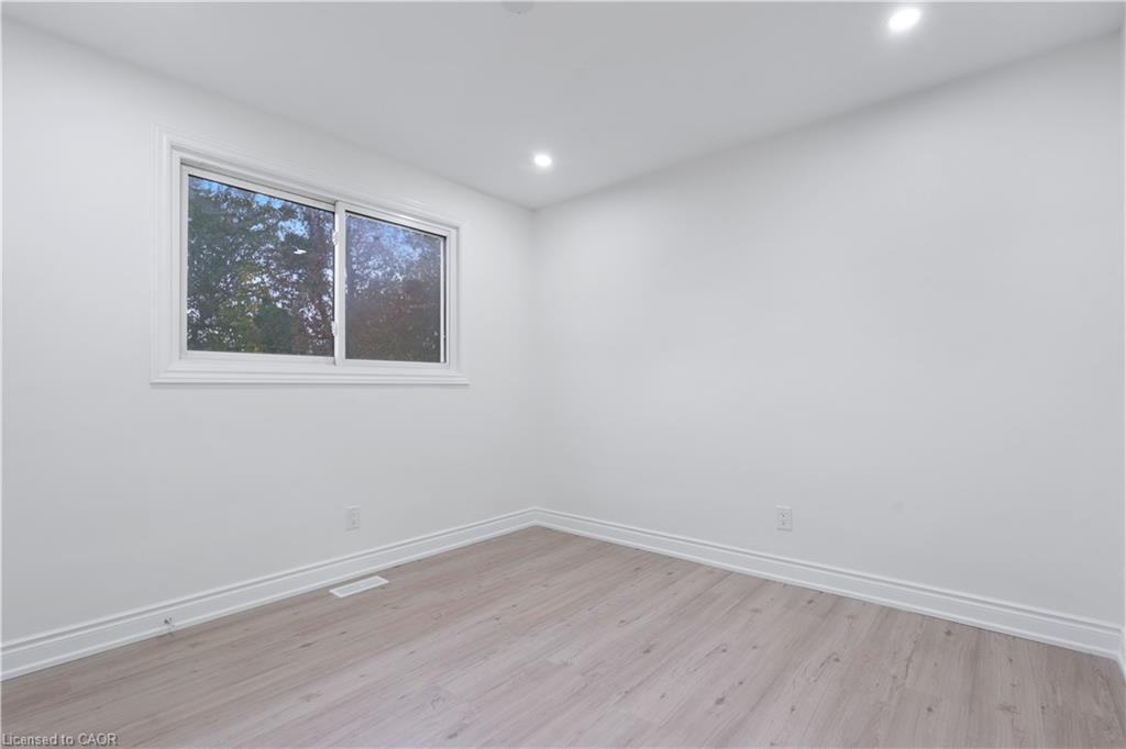 Upper-210 Mackan Street, Thorold, ON - Indoor Photo Showing Other Room