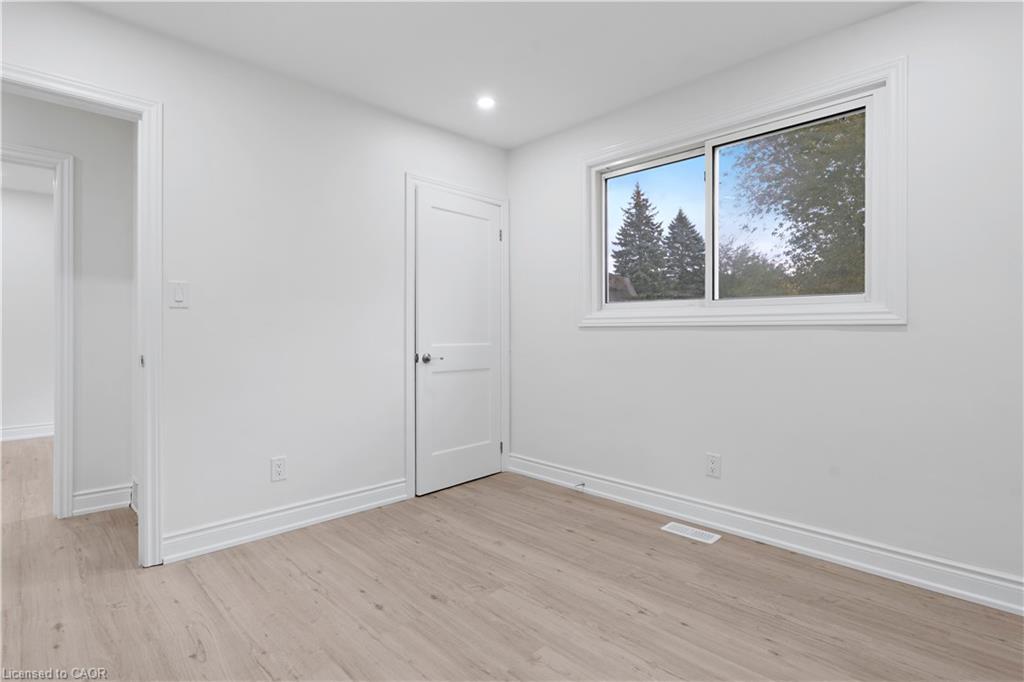 Upper-210 Mackan Street, Thorold, ON - Indoor Photo Showing Other Room