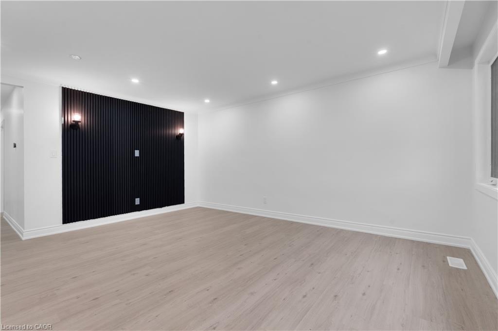 Upper-210 Mackan Street, Thorold, ON - Indoor Photo Showing Other Room