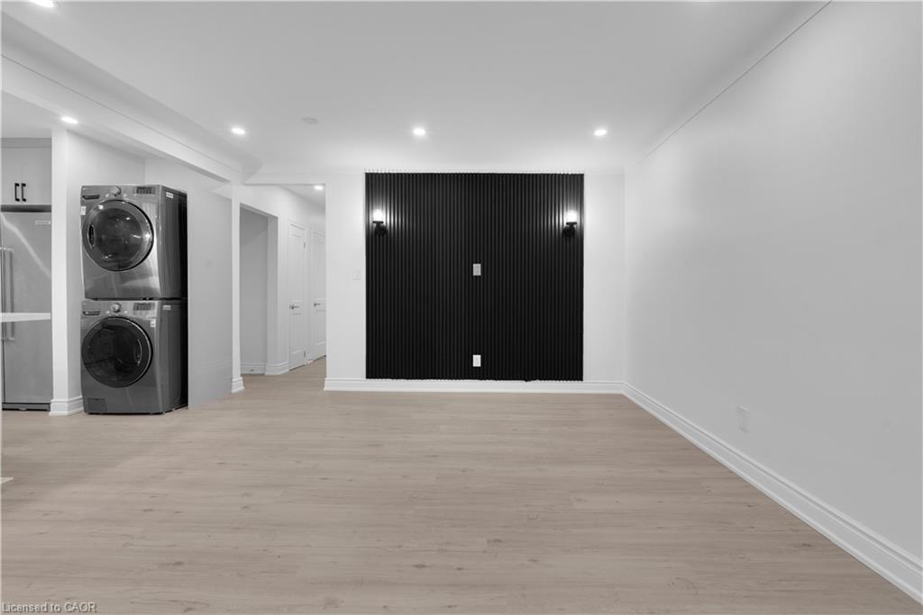 Upper-210 Mackan Street, Thorold, ON - Indoor Photo Showing Other Room