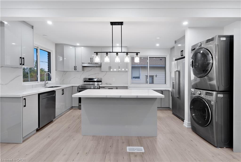 Upper-210 Mackan Street, Thorold, ON - Indoor Photo Showing Laundry Room