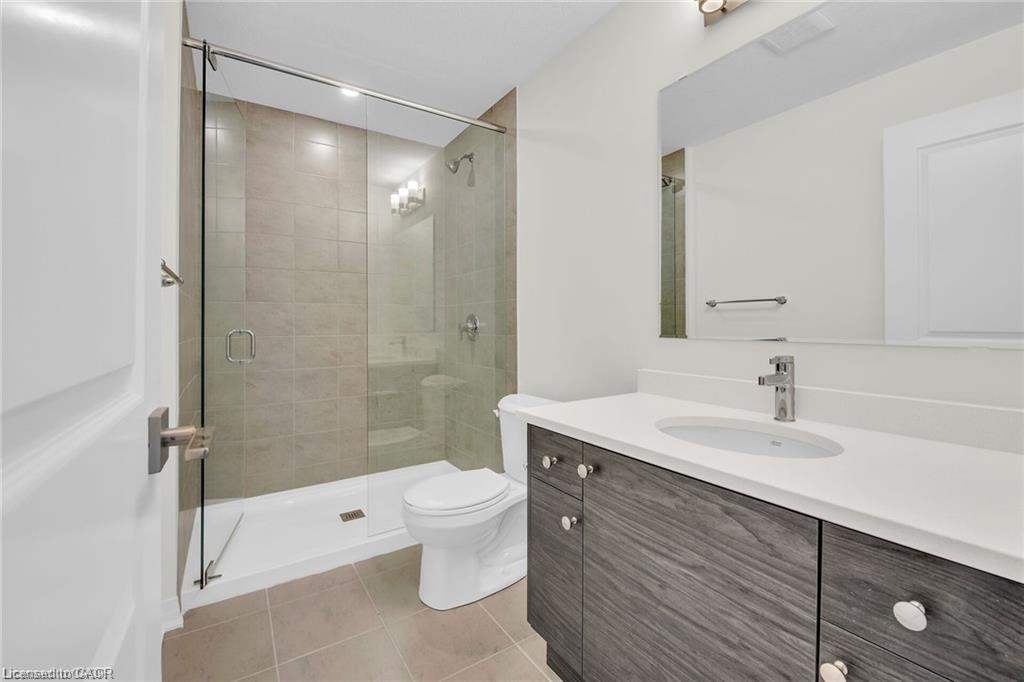 C017-10 Urbane Boulevard, Kitchener, ON - Indoor Photo Showing Bathroom
