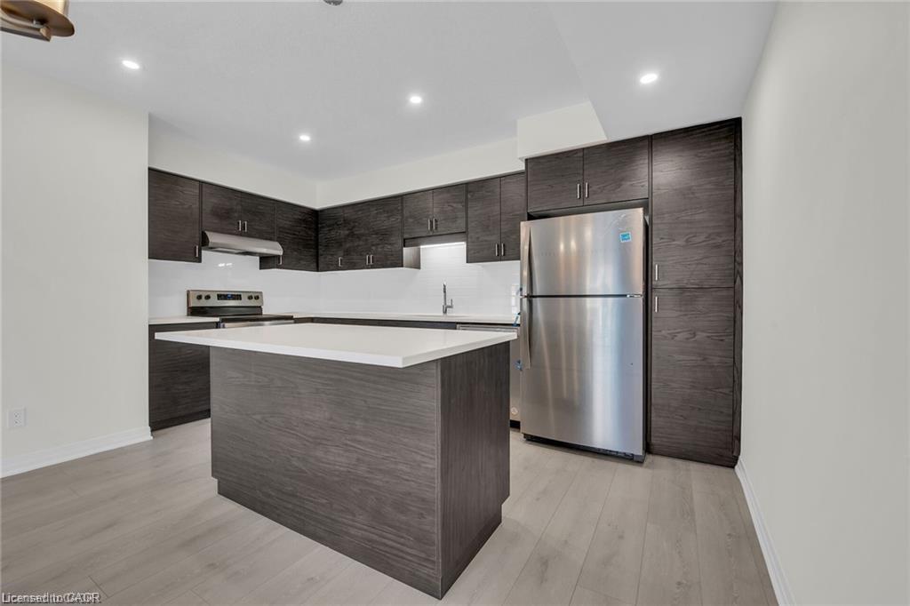 C017-10 Urbane Boulevard, Kitchener, ON - Indoor Photo Showing Kitchen
