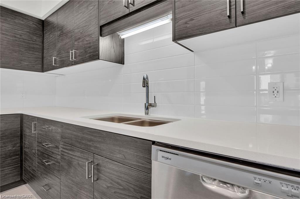 C017-10 Urbane Boulevard, Kitchener, ON - Indoor Photo Showing Kitchen With Double Sink With Upgraded Kitchen