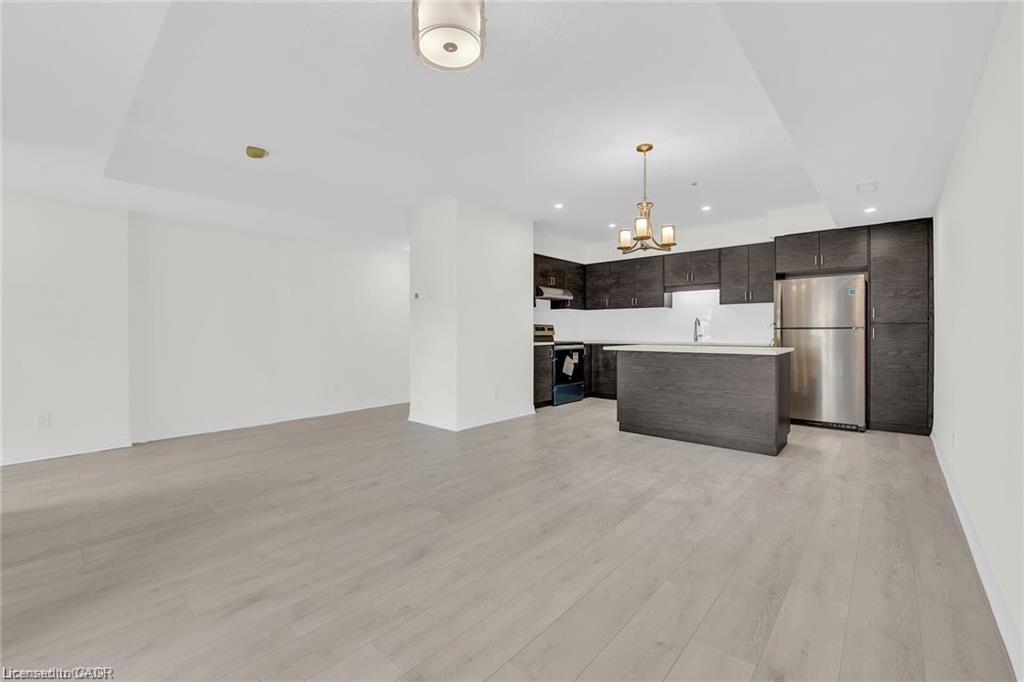 C017-10 Urbane Boulevard, Kitchener, ON - Indoor Photo Showing Kitchen