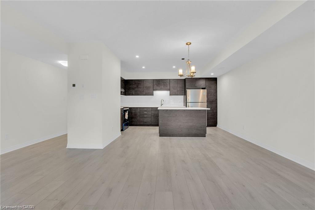 C017-10 Urbane Boulevard, Kitchener, ON - Indoor Photo Showing Kitchen