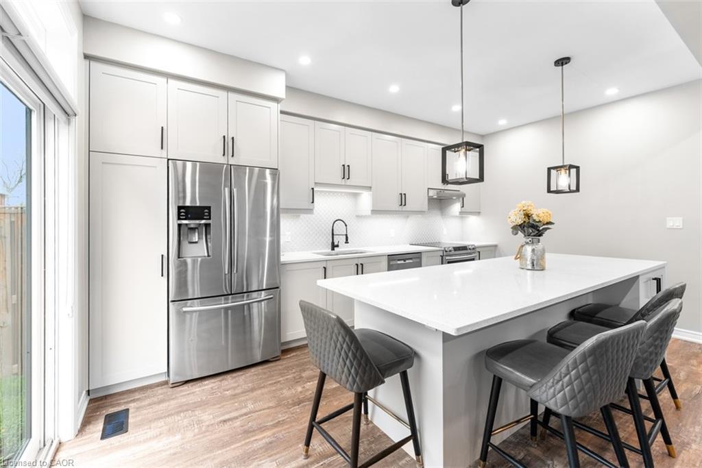 12 Lindsay Way, Grimsby, ON - Indoor Photo Showing Kitchen With Upgraded Kitchen