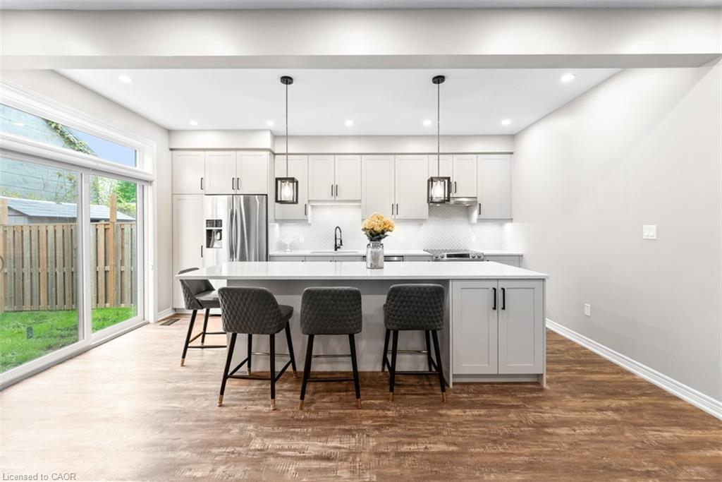 12 Lindsay Way, Grimsby, ON - Indoor Photo Showing Kitchen With Upgraded Kitchen