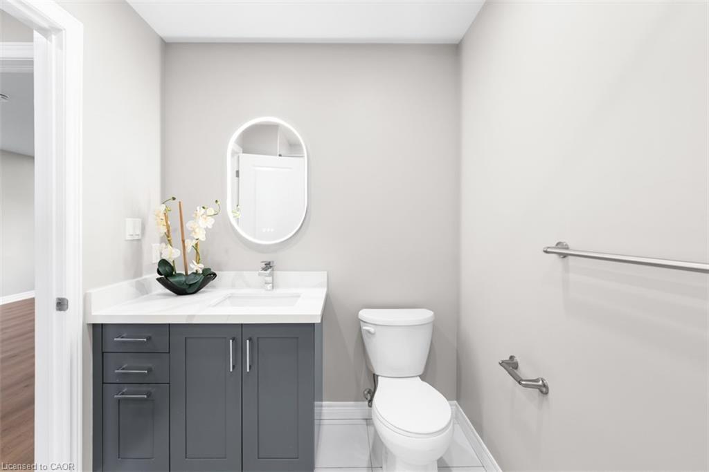 12 Lindsay Way, Grimsby, ON - Indoor Photo Showing Bathroom