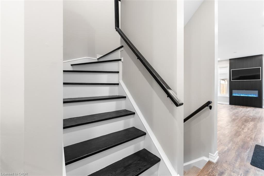 12 Lindsay Way, Grimsby, ON - Indoor Photo Showing Other Room