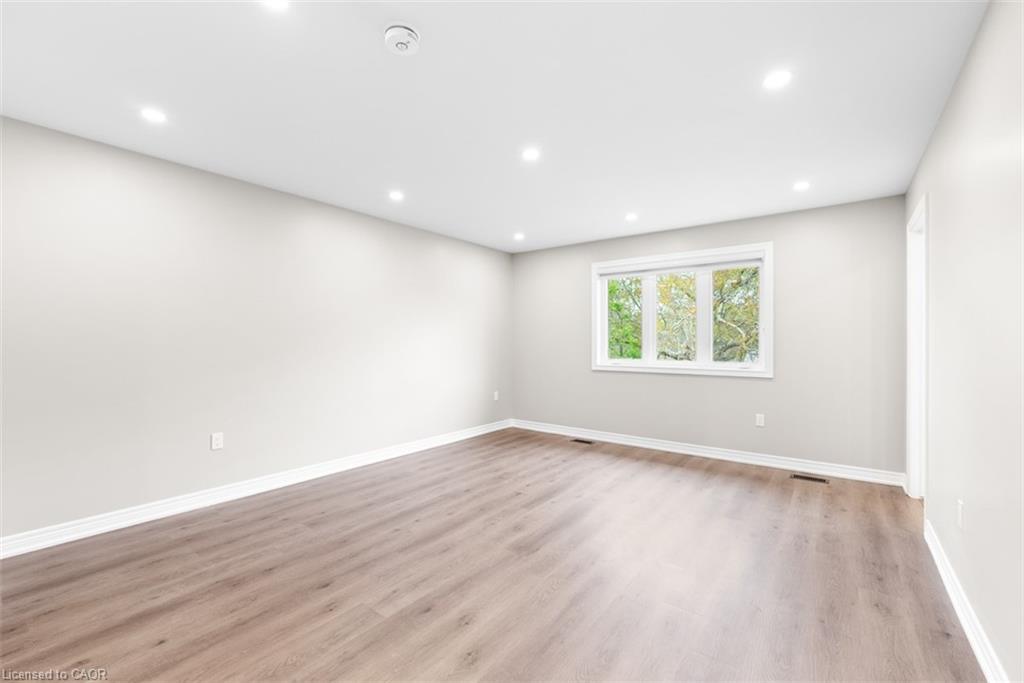 12 Lindsay Way, Grimsby, ON - Indoor Photo Showing Other Room