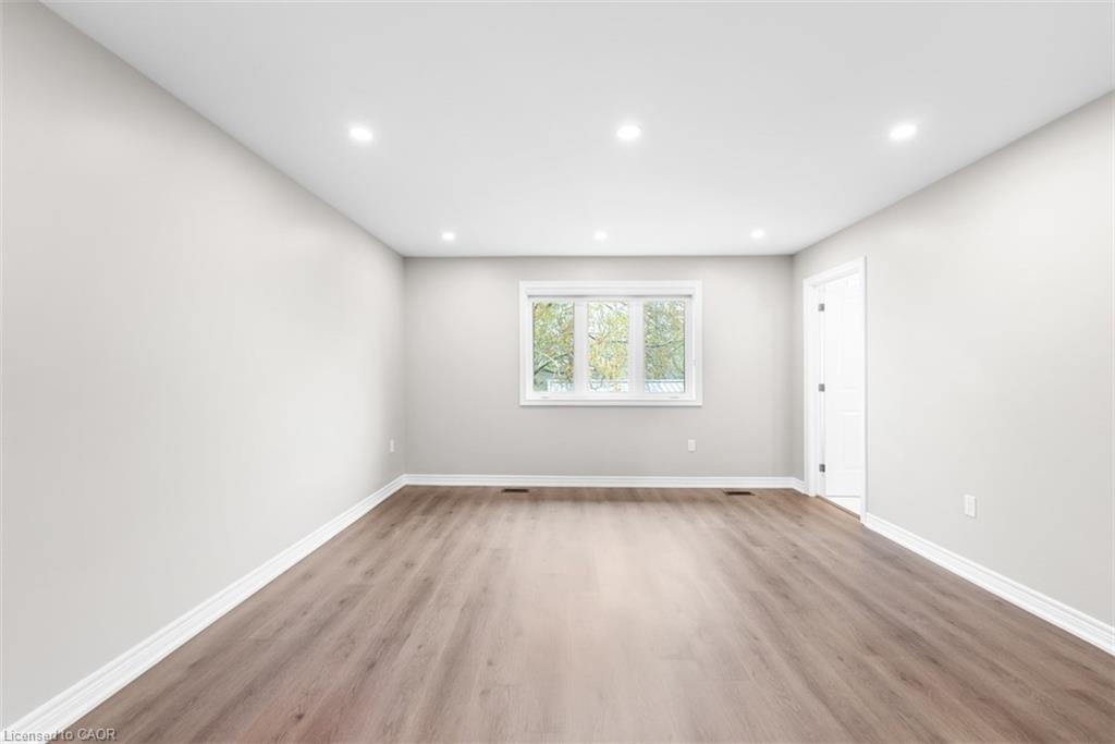 12 Lindsay Way, Grimsby, ON - Indoor Photo Showing Other Room