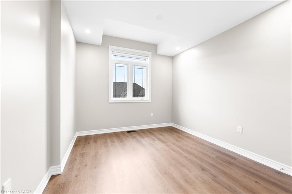 12 Lindsay Way, Grimsby, ON - Indoor Photo Showing Other Room