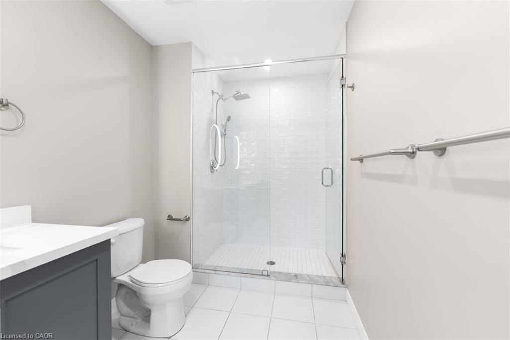 12 Lindsay Way, Grimsby, ON - Indoor Photo Showing Bathroom